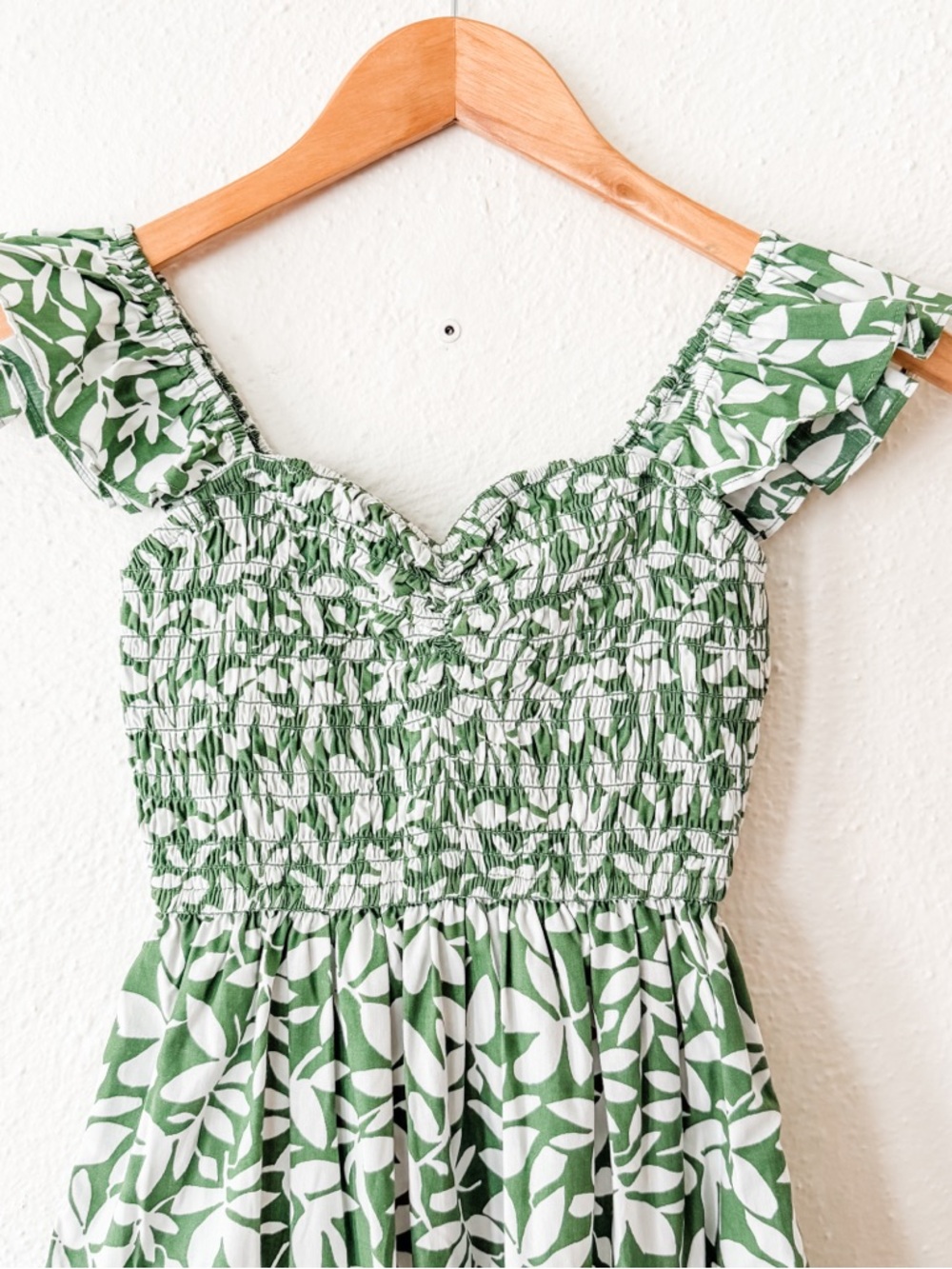 Abercrombie & Fitch Smocked Green & White Floral Midi Dress - Picture 4 of 9